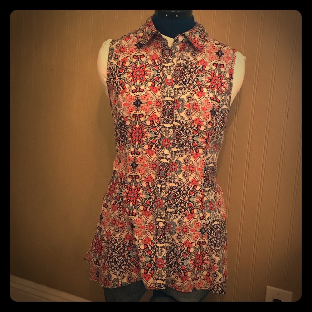 Cute Floral sleeveless top. Beige by Eci